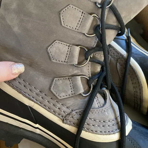 Sorel snow boots. Women’s size 7.5. Like new! - Picture 4 of 6